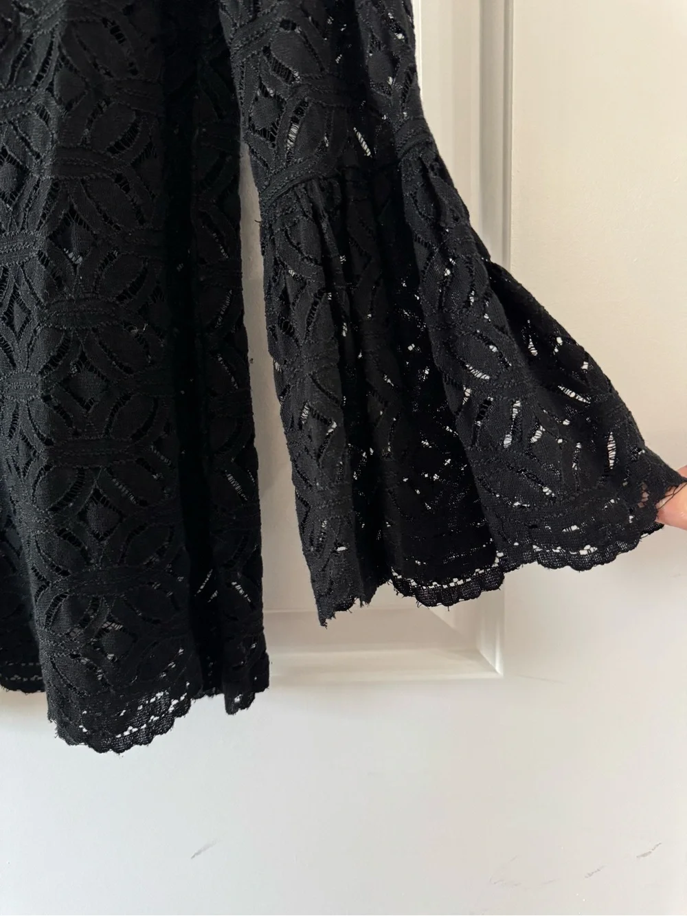 H&M Black Lace Bell-Sleeve Women's Top, cotton blend size small - Picture 3 of 9
